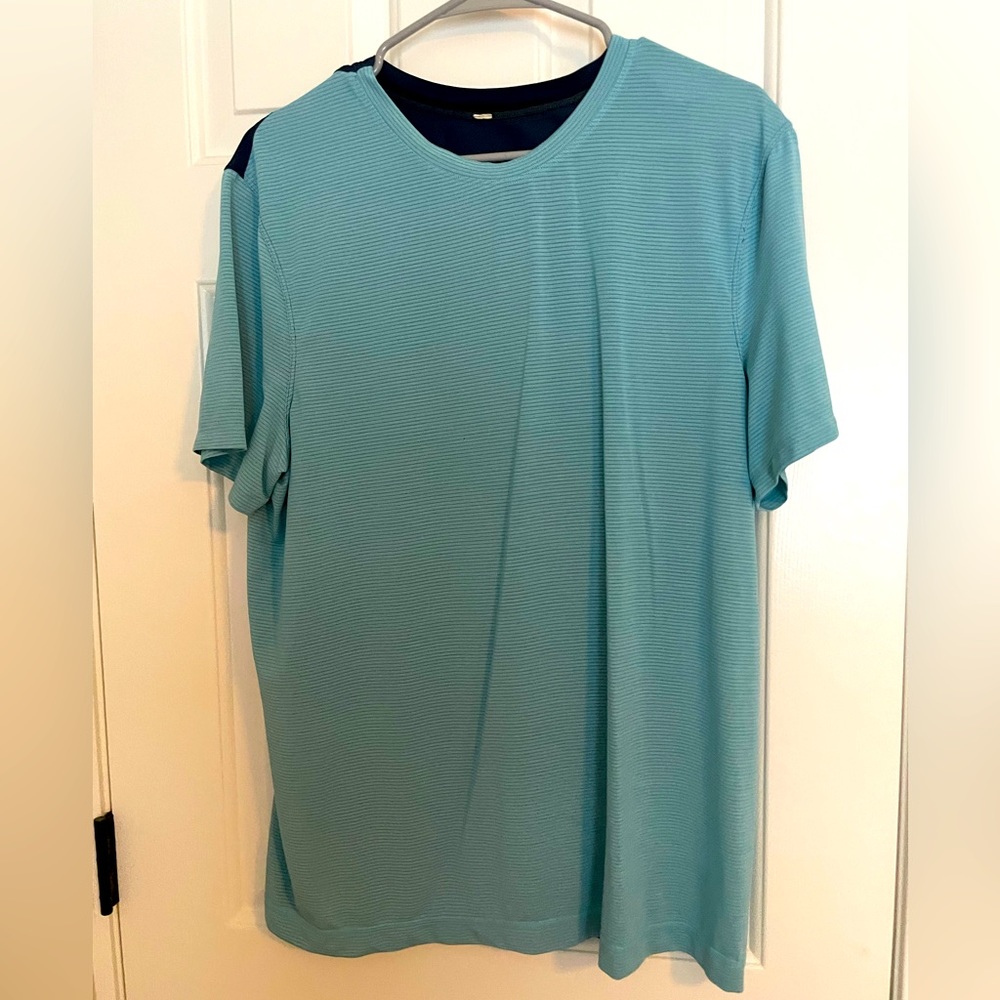 Lululemon workout T